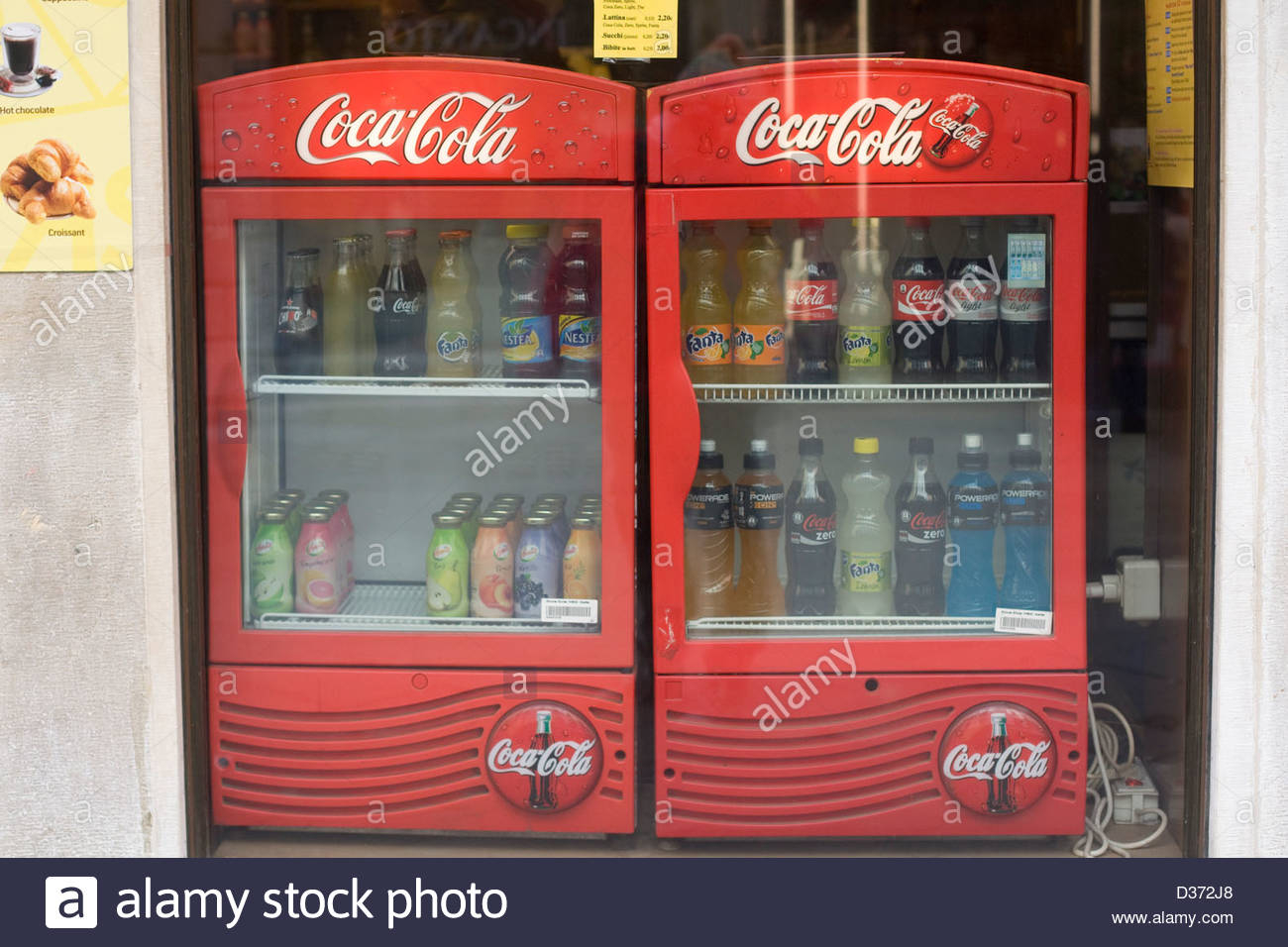 Coca Cola Mini Khlschrank Con Bar Fridge Stockfotos Bar Fridge intended for size 1300 X 956