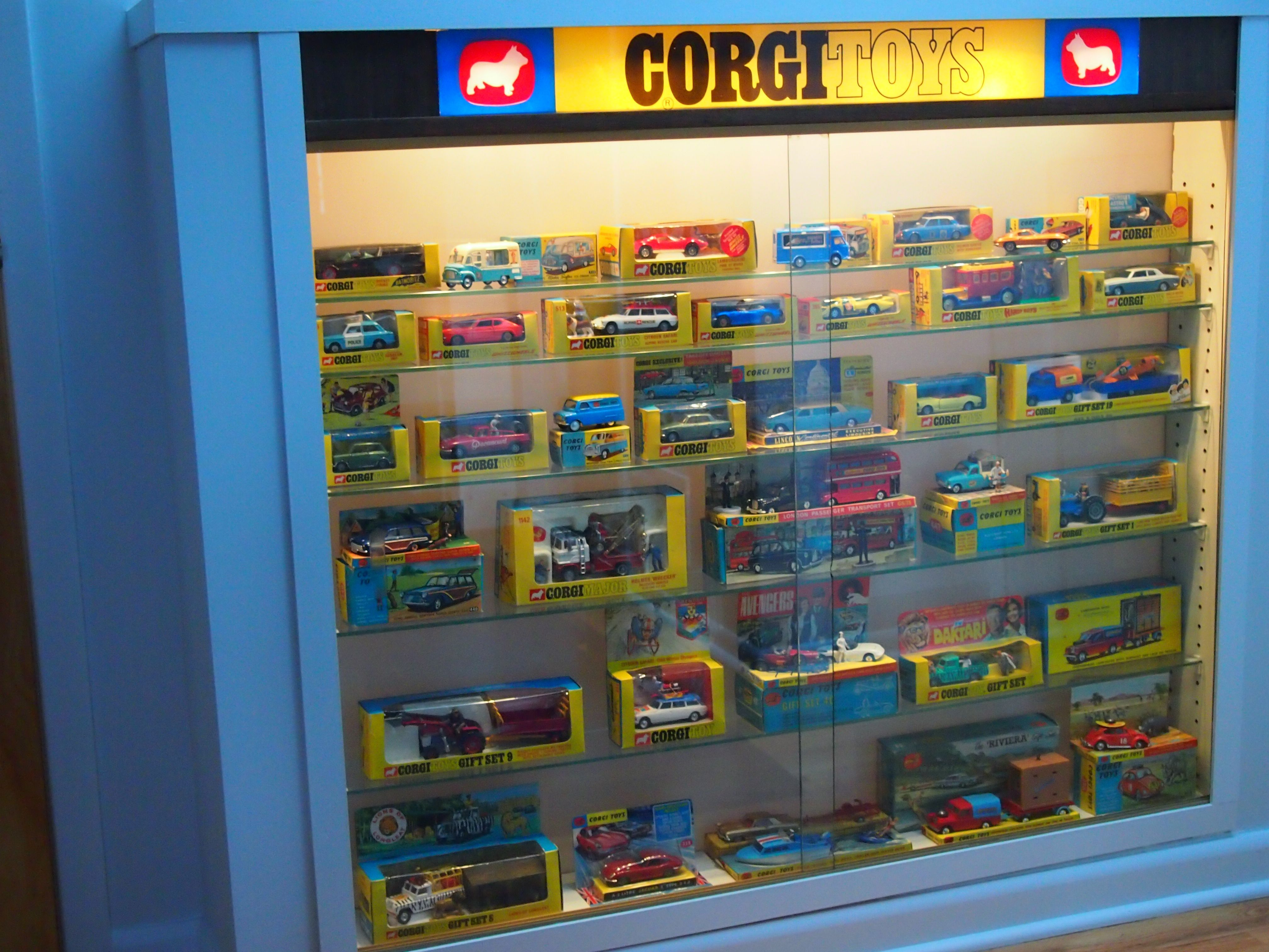 Corgi Light Up Display Cabinet Pic Joe Danon Toys inside proportions 4032 X 3024
