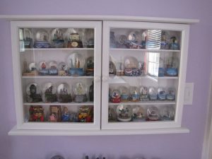 Curio Cabinet Figurines Snow Globe Nick Knacks Item 190wp throughout proportions 1500 X 1125