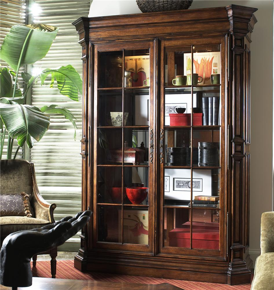 Traditional Display Cabinet With Glass Doors Fine Furniture with regard to sizing 946 X 1000